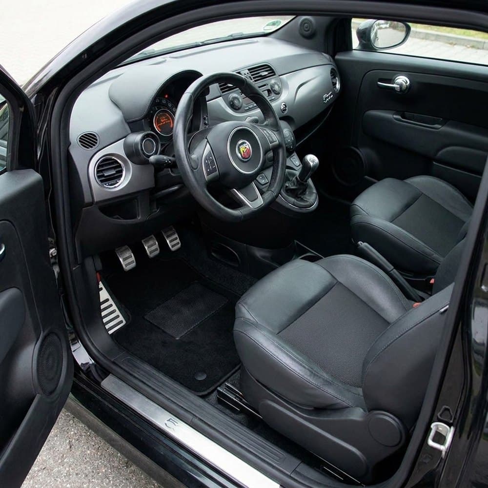 Tappetini in moquette Astro montati su Abarth 500 e 500c (2008-2014)
