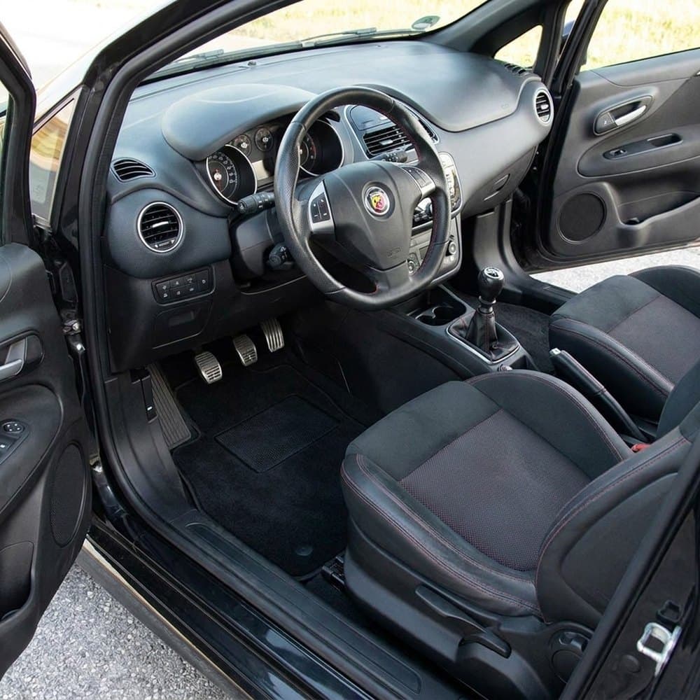 Tappetini in moquette Astro montati su Abarth Punto 3 porte (2008-2011)