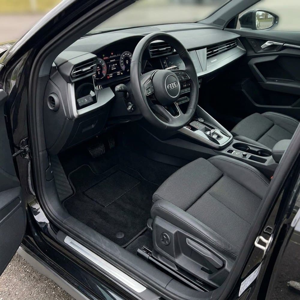 Tappetini in moquette Astro montati su Audi A3 3/5 porte e Cabrio (2020-)