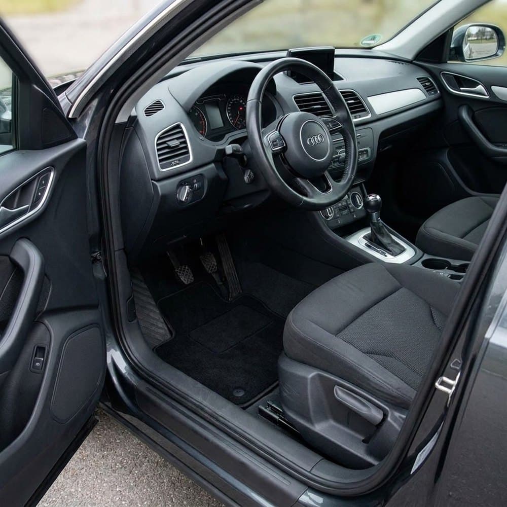 Tappetini in moquette Astro montati su Audi Q3 (2011-2021)