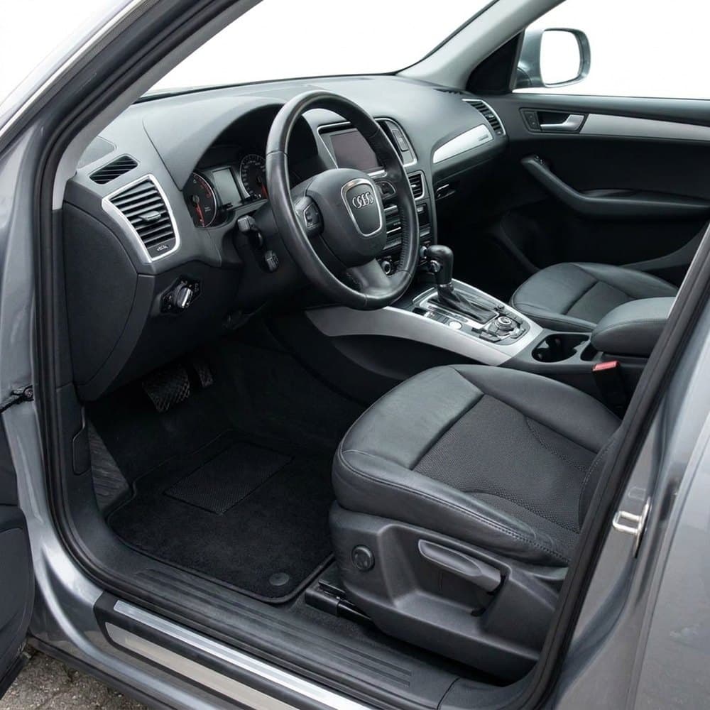 Tappetini in moquette Astro montati su Audi Q5 (2008-2017)