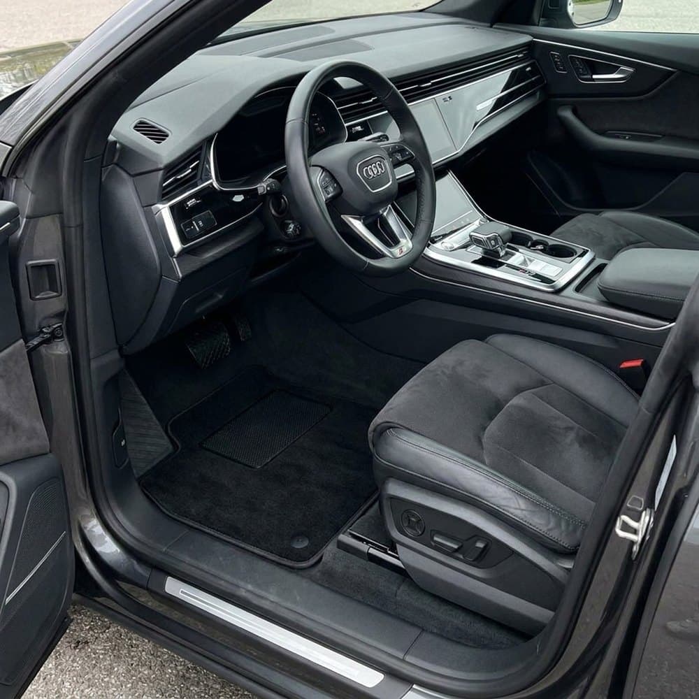 Tappetini in moquette Astro montati su Audi Q8 (2018-)