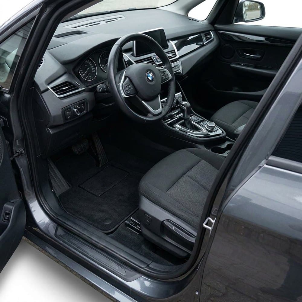 Tappetini in moquette Astro montati su BMW Serie 2 Active Tourer (F45) (2014-2021)