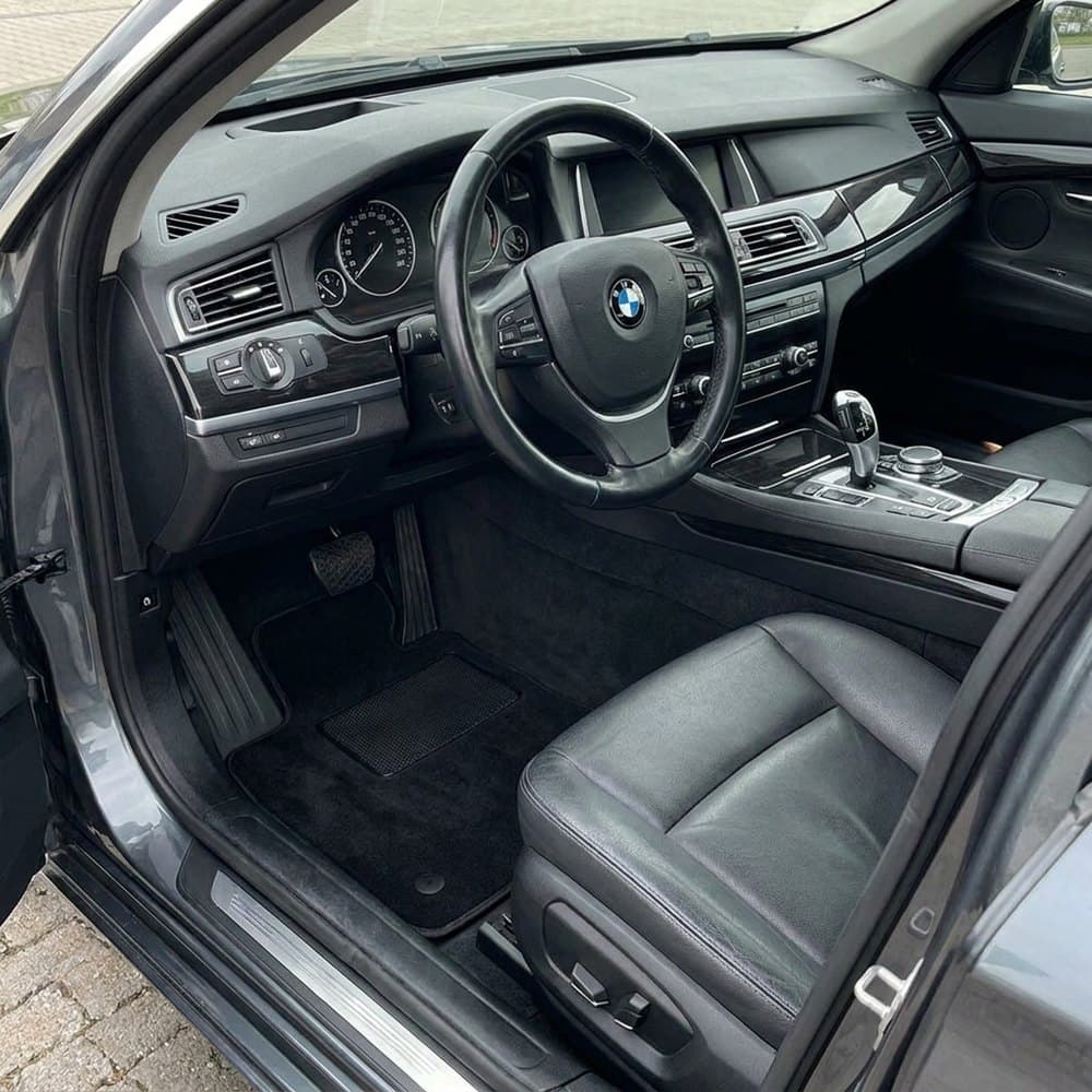 Tappetini in moquette Astro montati su BMW Serie 5 (F07) GT (2010-2017)