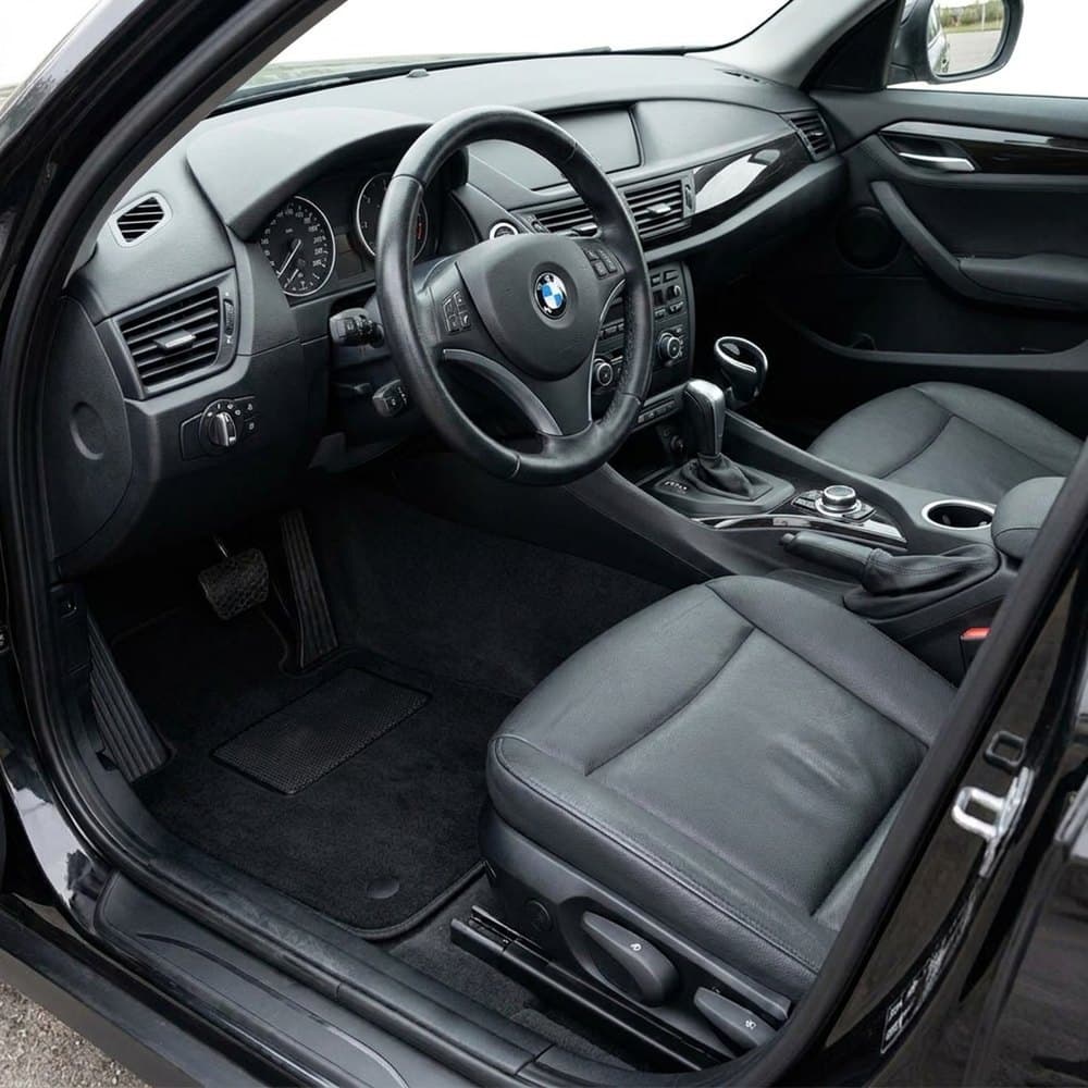 Tappetini in moquette Astro montati su BMW X1 (E84) (2009-2015)