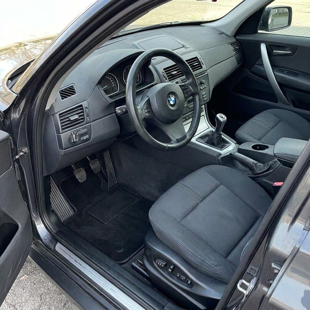 Tappetini in moquette Astro montati su BMW X3 (E83) (2004-2010)