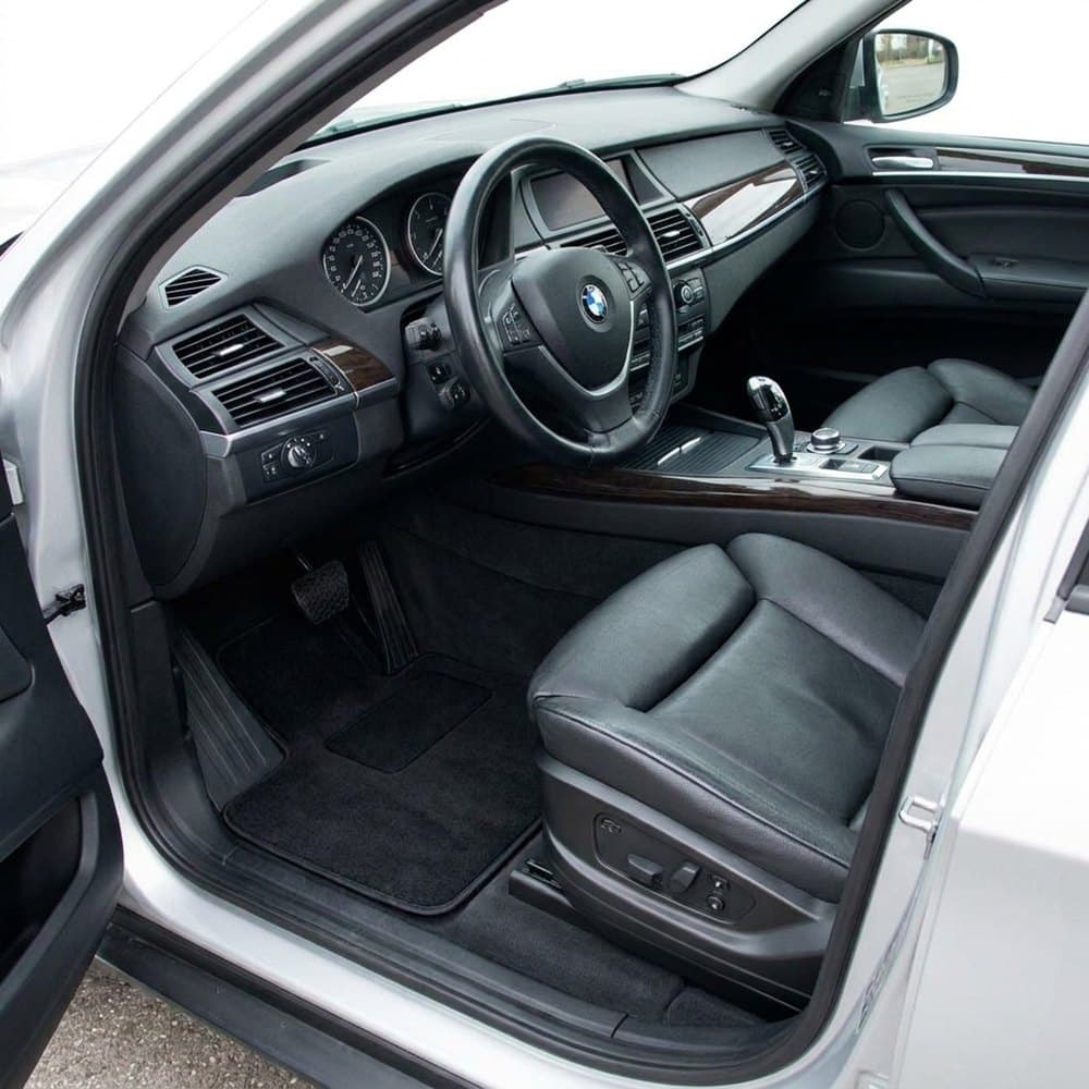 Tappetini in moquette Astro montati su BMW X5 (E70) (2006-2013)