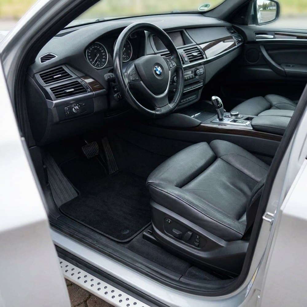 Tappetini in moquette Astro montati su BMW X6 (E71) (2007-2014)