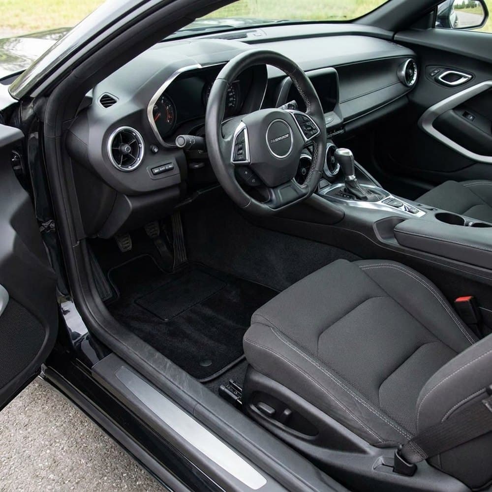 Tappetini in moquette Astro montati su Chevrolet Camaro (2018-)