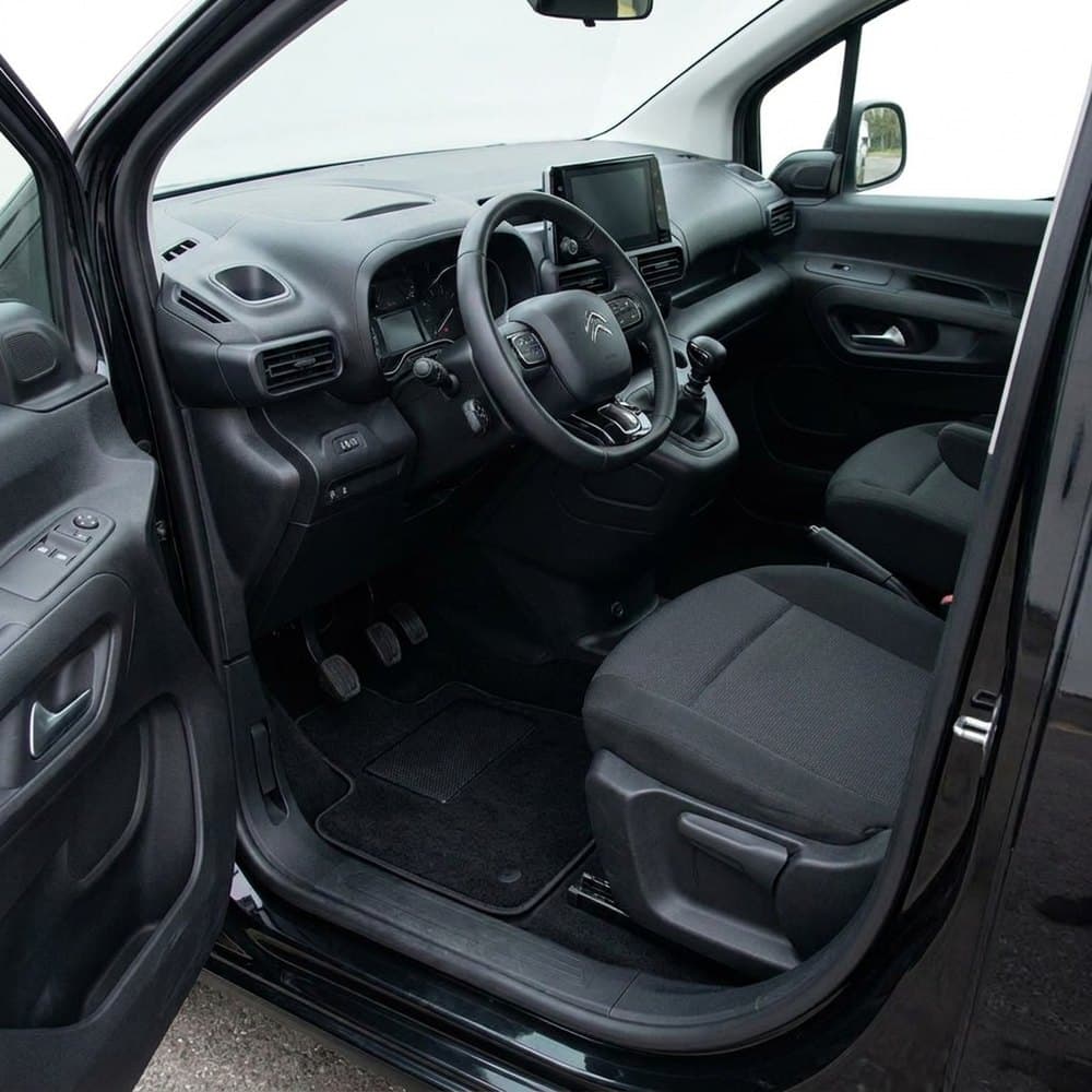 Tappetini in moquette Astro montati su Citroën Berlingo Multispace 5 porte (2018-)