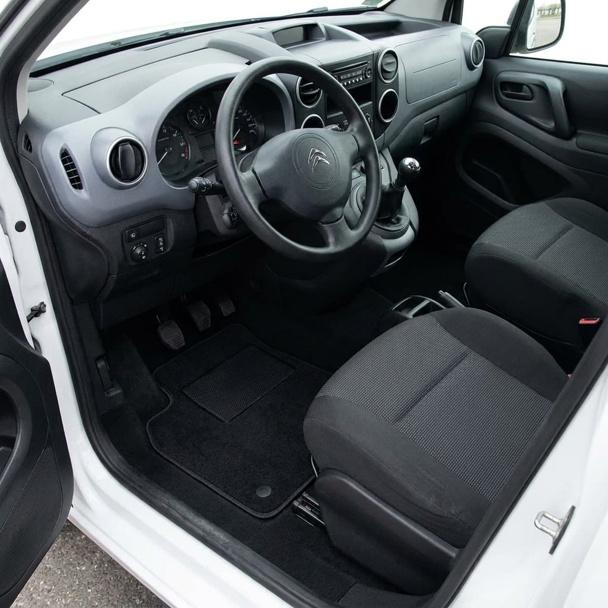 Tappetini in moquette Astro montati su Citroën Berlingo Van (2009-2019)