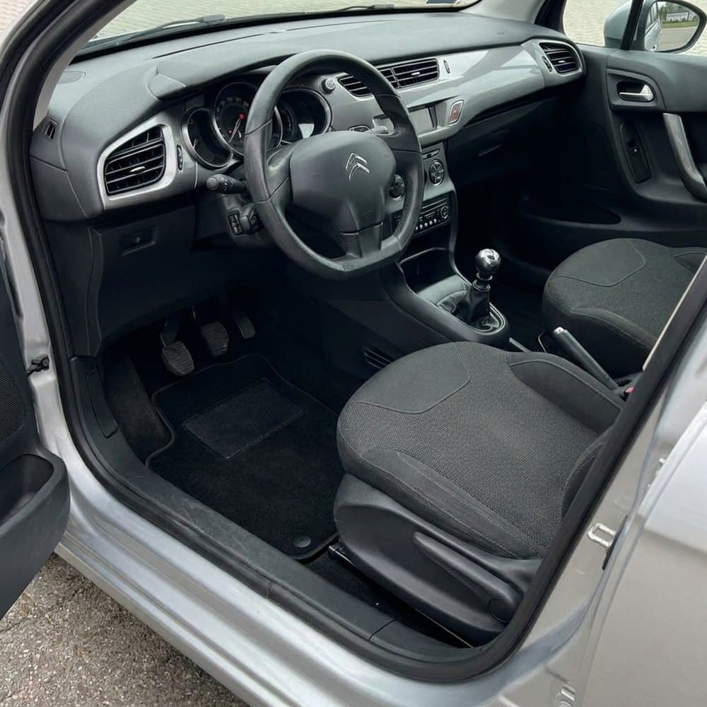 Tappetini in moquette Astro montati su Citroën C3 (2009-2016)