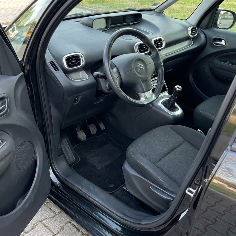 Tappetini in moquette Astro montati su Citroën C3 Picasso (2008-2017)