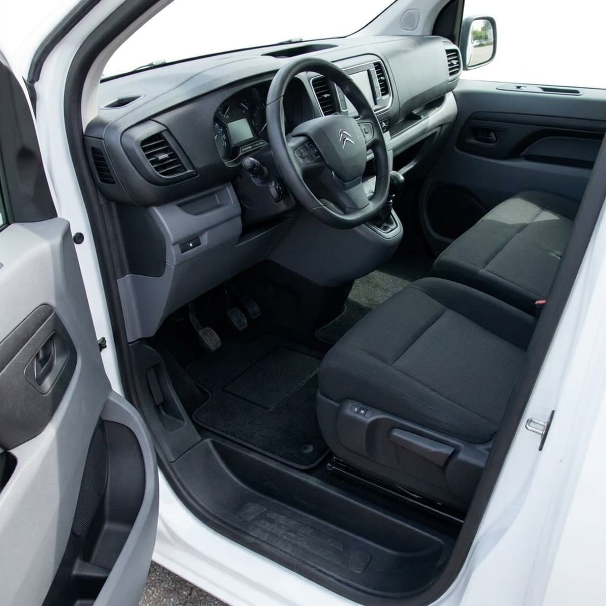 Tappetini in moquette Astro montati su Citroën Jumpy (2016-)