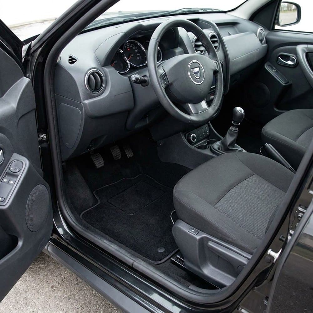 Tappetini in moquette Astro montati su Dacia Duster (2010-2017)