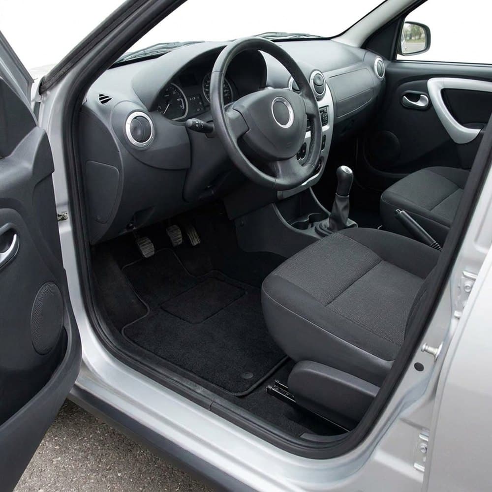 Tappetini in moquette Astro montati su Dacia Sandero e Stepway (2008-2012)