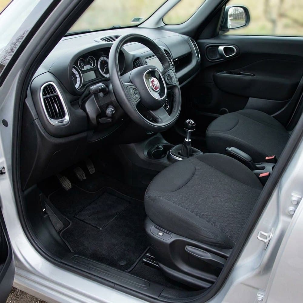 Tappetini in moquette Astro montati su Fiat 500L (2012-2017)