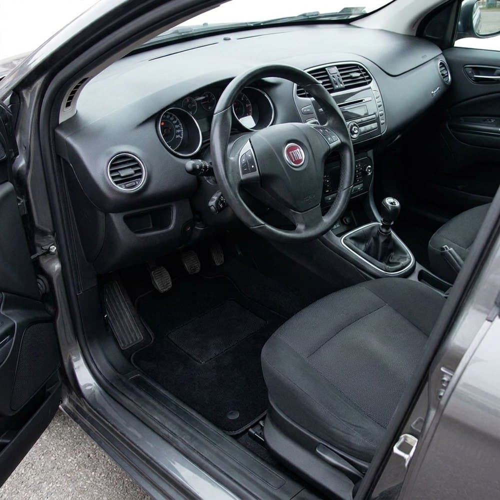 Tappetini in moquette Astro montati su Fiat Bravo (2007-2011)