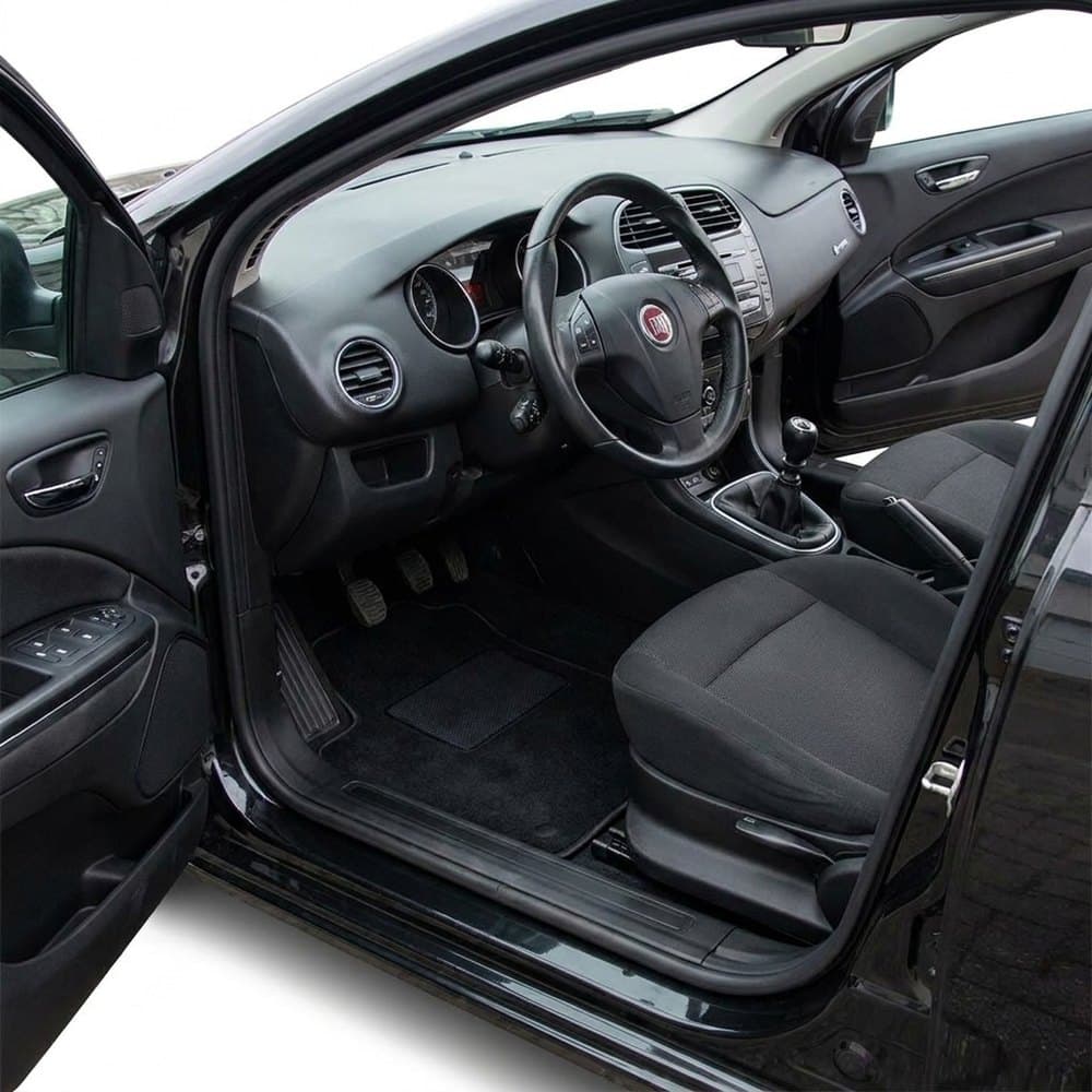 Tappetini in moquette Astro montati su Fiat Bravo (2012-)