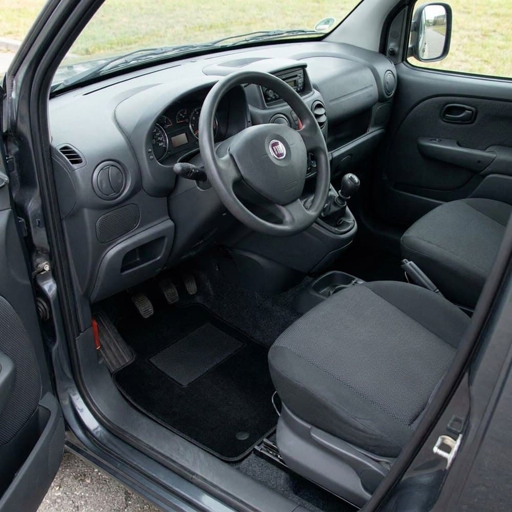 Tappetini in moquette Astro montati su Fiat Doblò 5 posti (2000-2009)
