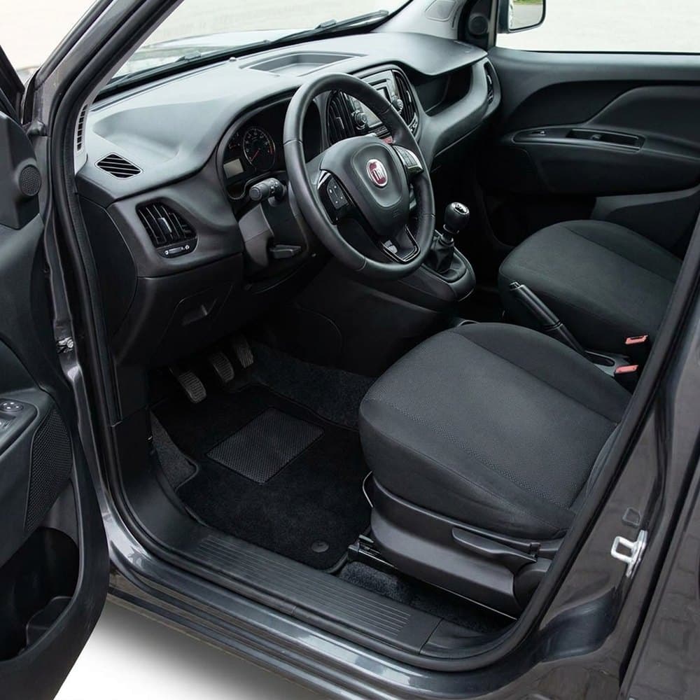 Tappetini in moquette Astro montati su Fiat Doblò 5 posti (2015-)