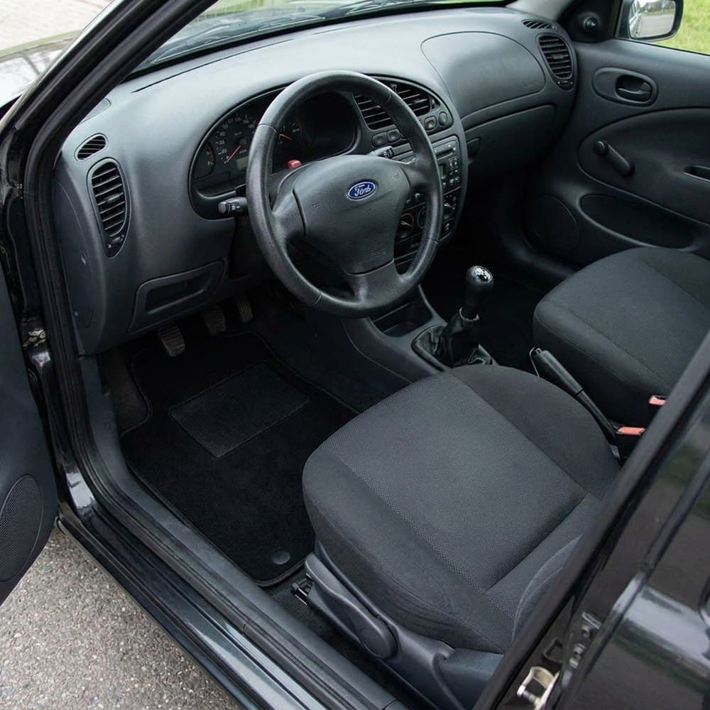 Tappetini in moquette Astro montati su Ford Fiesta 3/5 porte (1995-2002)
