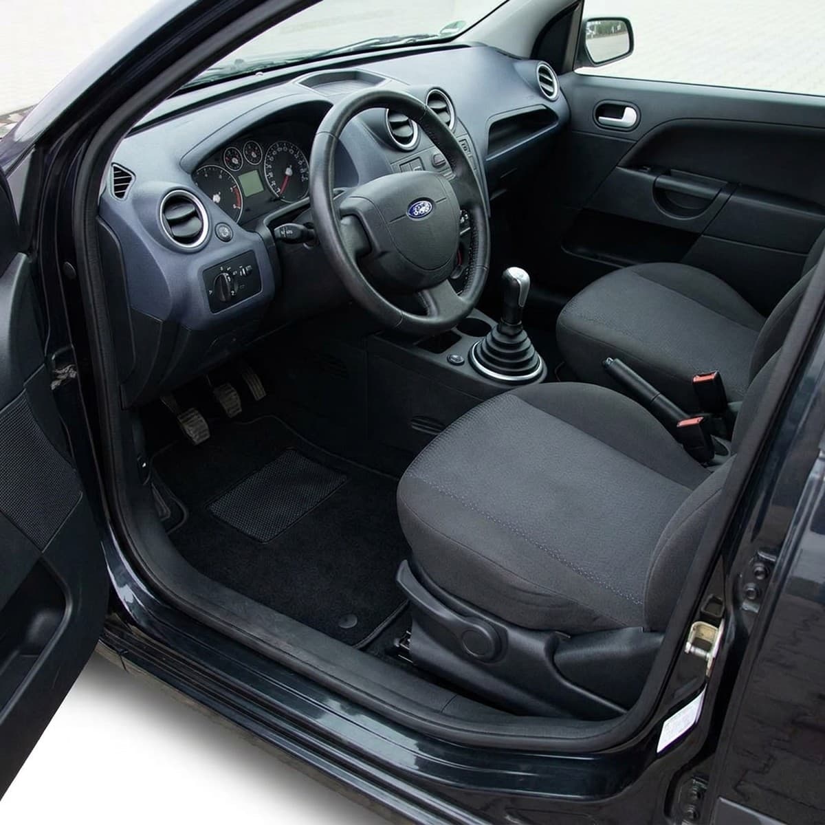 Tappetini in moquette Astro montati su Ford Fiesta 3/5 porte (2002-2005)