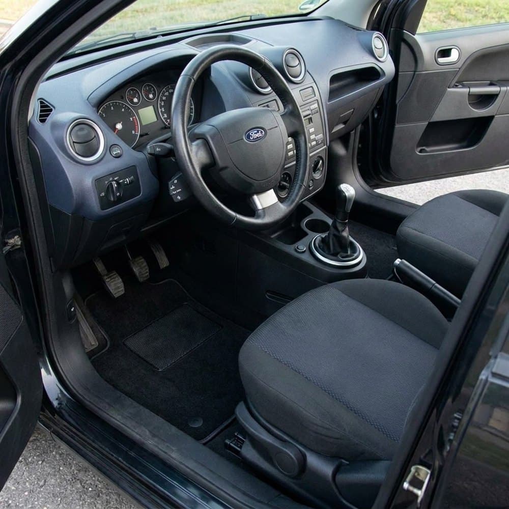 Tappetini in moquette Astro montati su Ford Fiesta 3/5 porte (2005-2008)