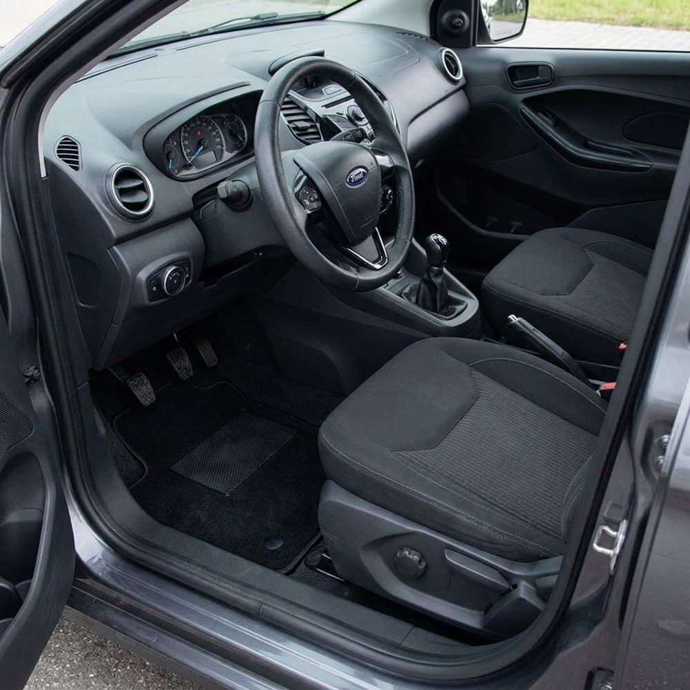 Tappetini in moquette Astro montati su Ford Ka Plus (2016-)