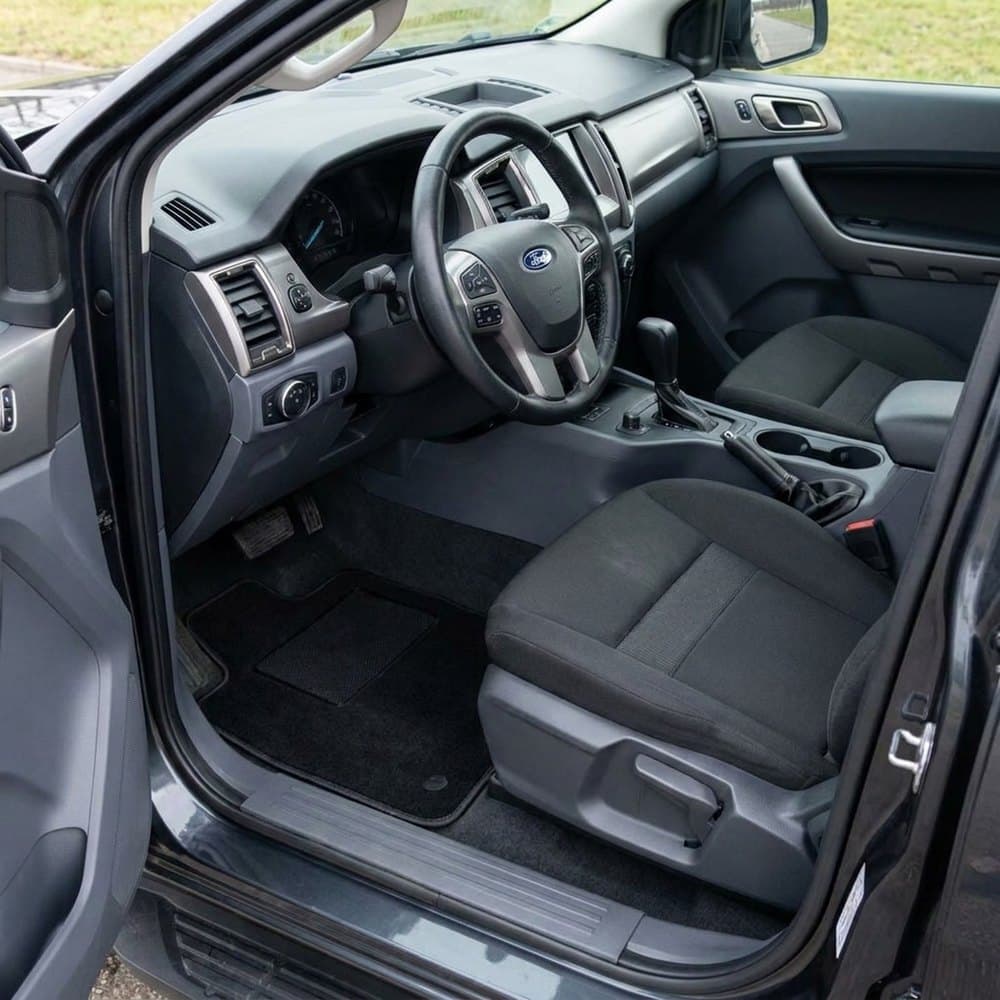 Tappetini in moquette Astro montati su Ford Ranger (2020-)