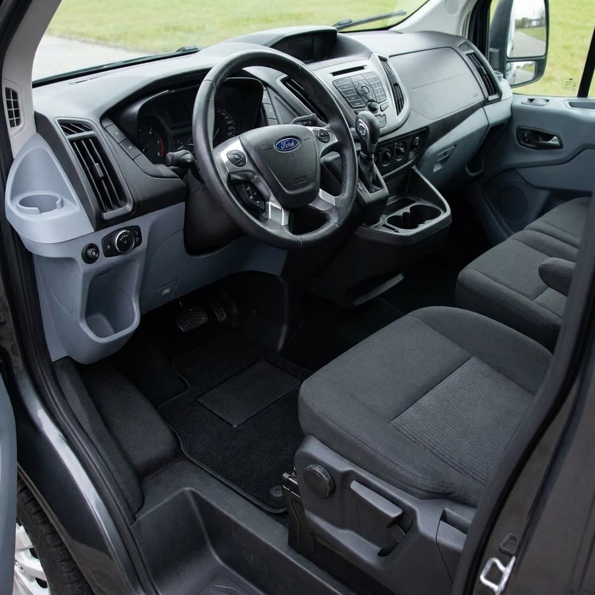 Tappetini in moquette Astro montati su Ford Transit (2013-)