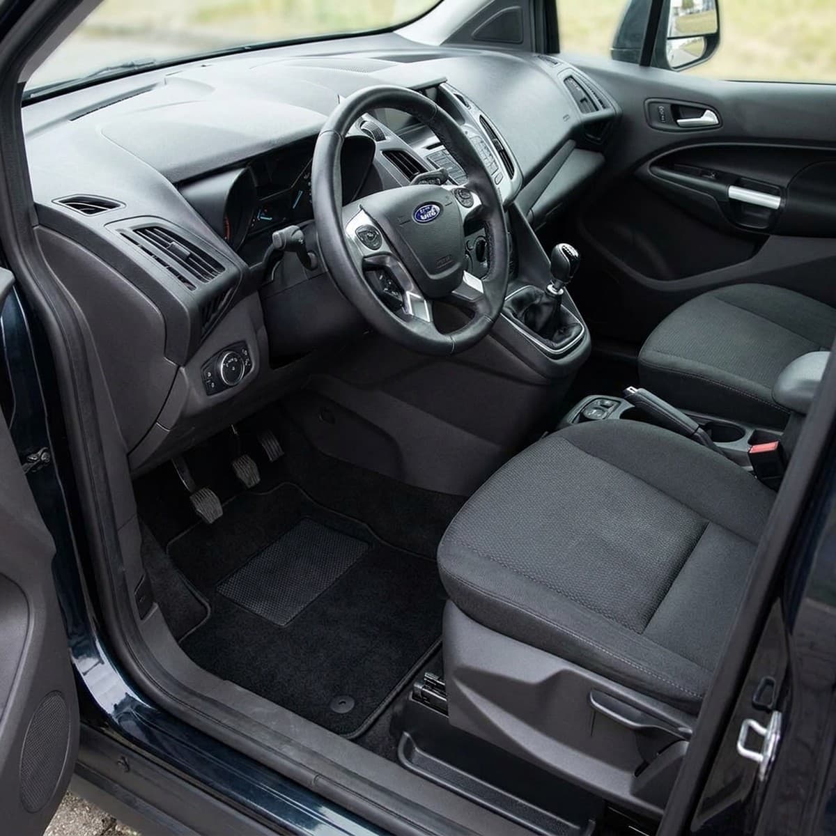 Tappetini in moquette Astro montati su Ford Transit Connect Van (2015-)