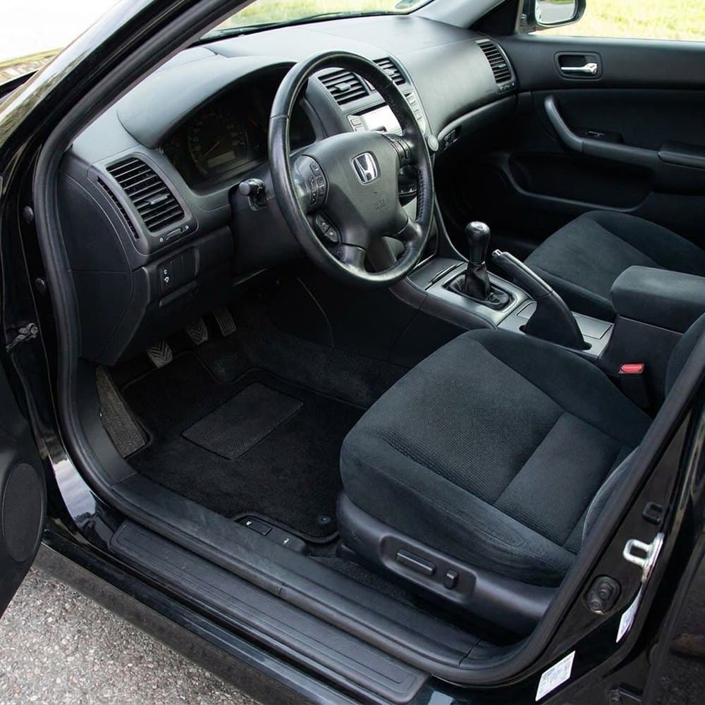 Tappetini in moquette Astro montati su Honda Accord Berlina e Tourer (2003-2006)