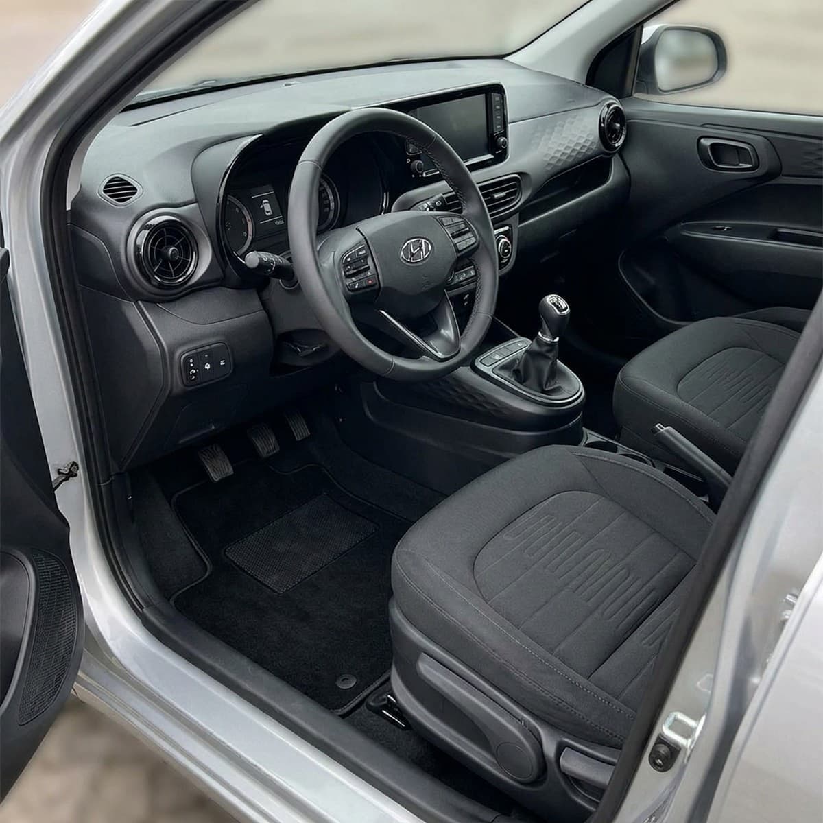 Tappetini in moquette Astro montati su Hyundai i10 (2019-)