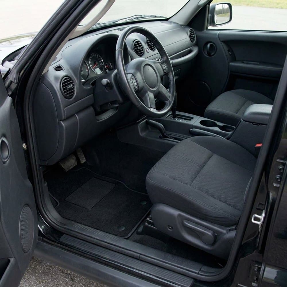 Tappetini in moquette Astro montati su Jeep Cherokee (2002-2013)