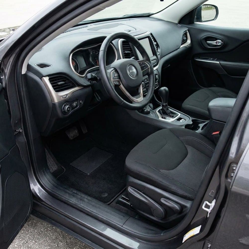 Tappetini in moquette Astro montati su Jeep Cherokee (2014-)