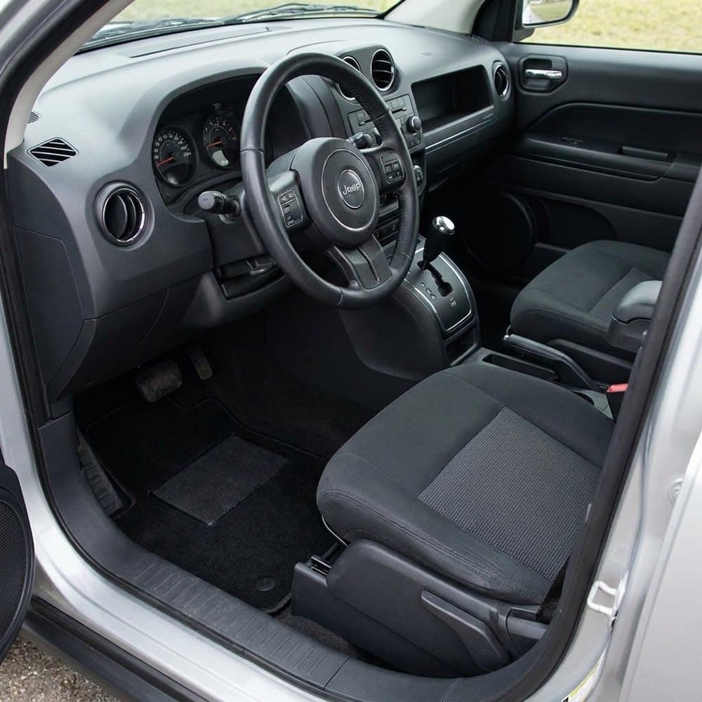 Tappetini in moquette Astro montati su Jeep Compass (2007-2016)