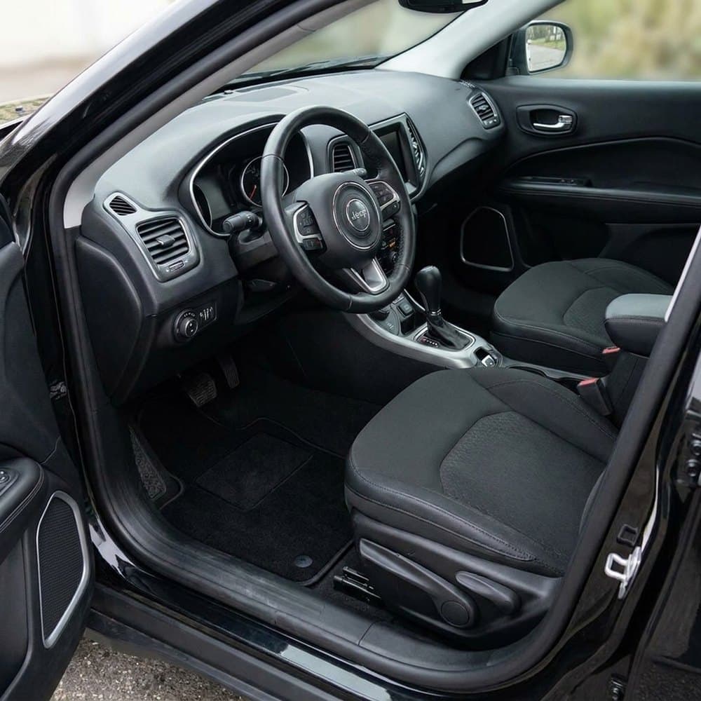 Tappetini in moquette Astro montati su Jeep Compass (2017-)