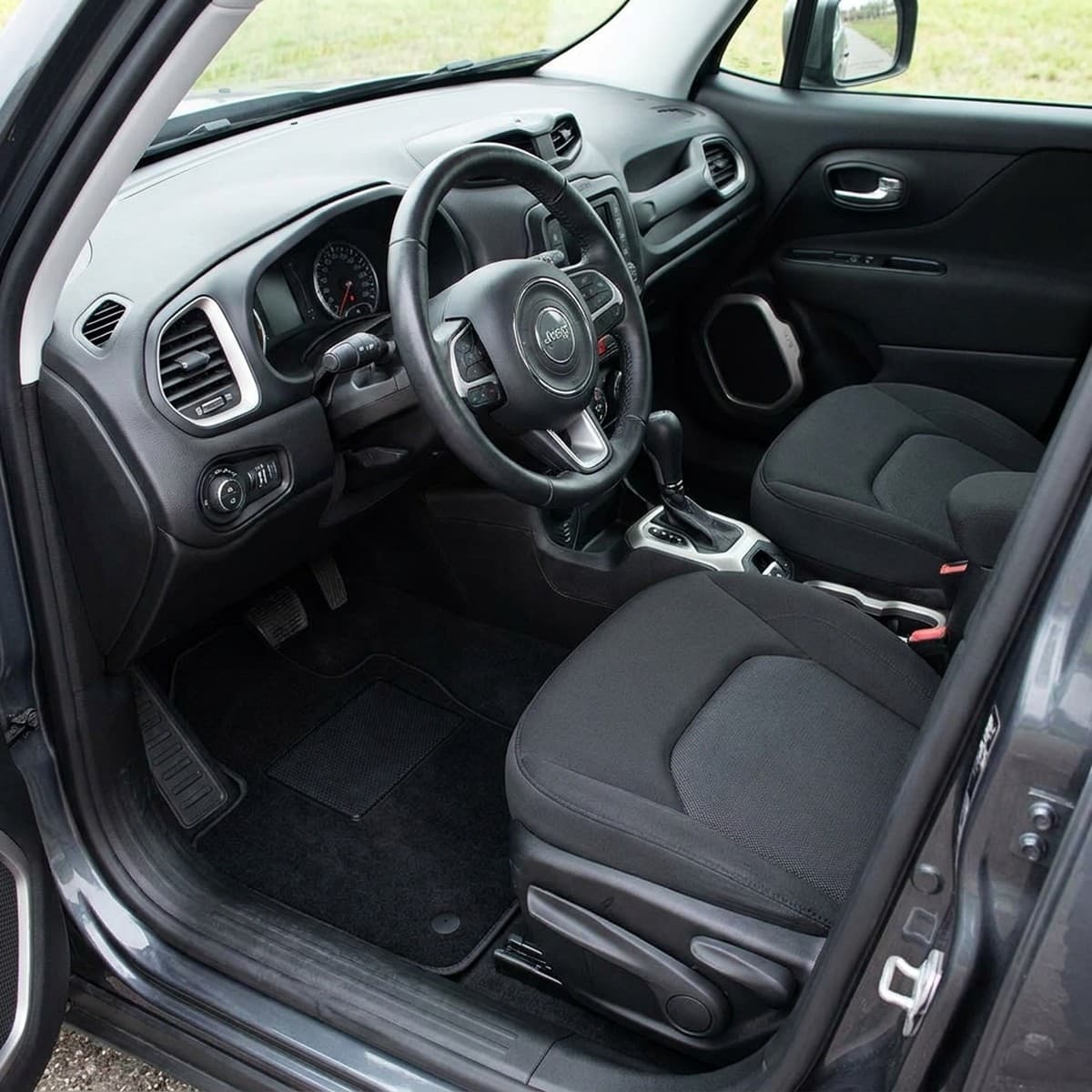 Tappetini in moquette Astro montati su Jeep Renegade (2014-2016)