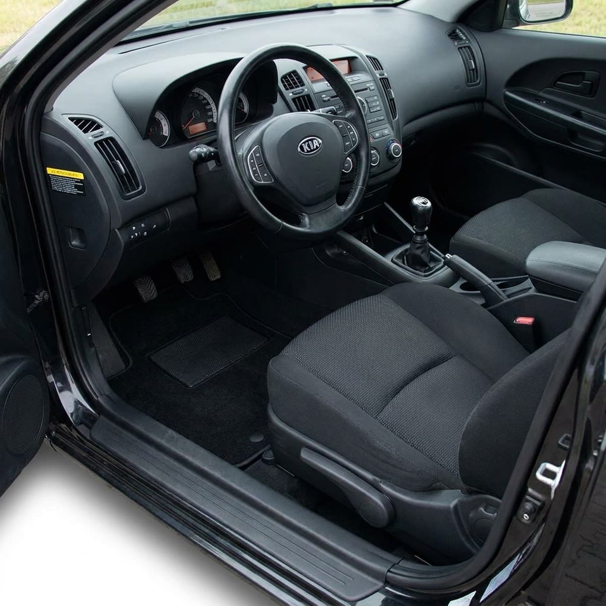 Tappetini in moquette Astro montati su Kia Pro Cee'd 3 porte (2008-2011)