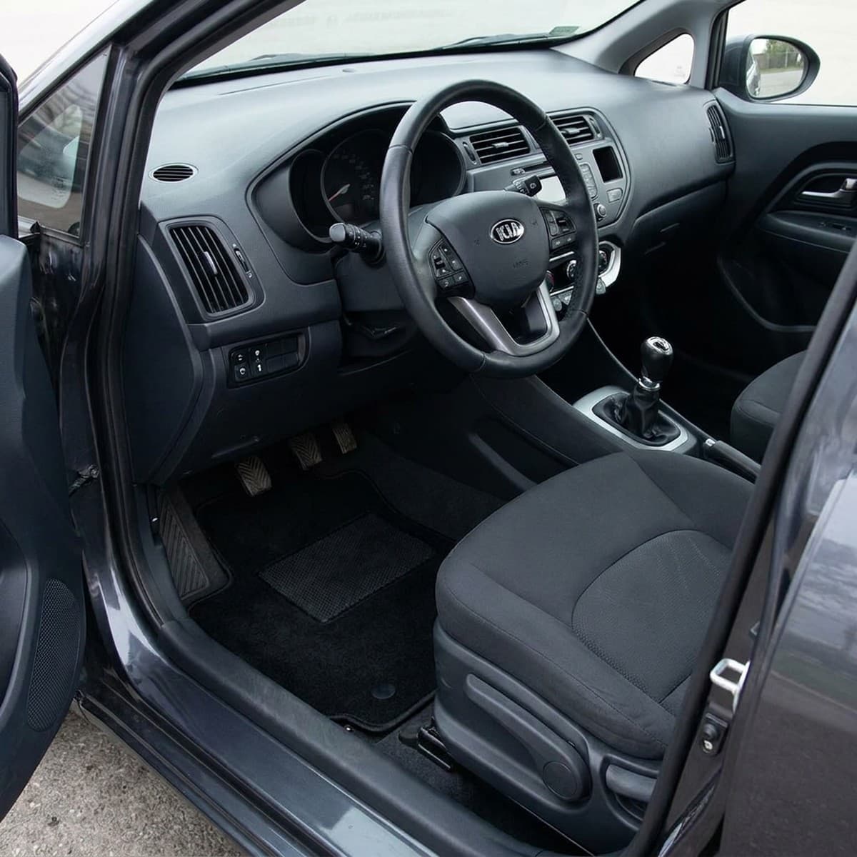 Tappetini in moquette Astro montati su Kia Rio 3/5 porte (2005-2016)