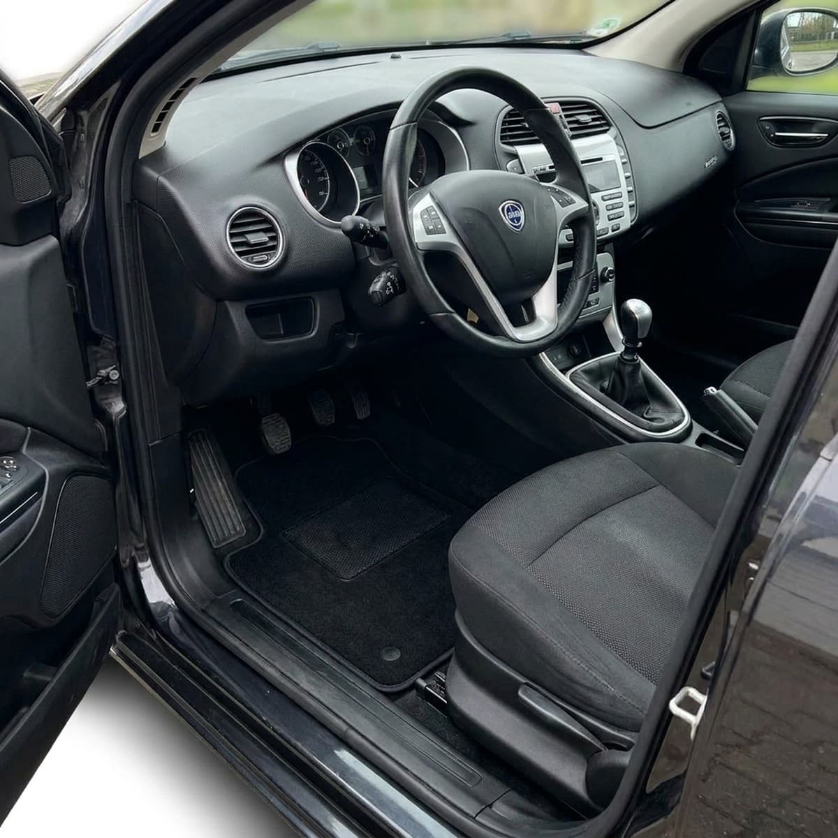 Tappetini in moquette Astro montati su Lancia Delta (2008-2015)
