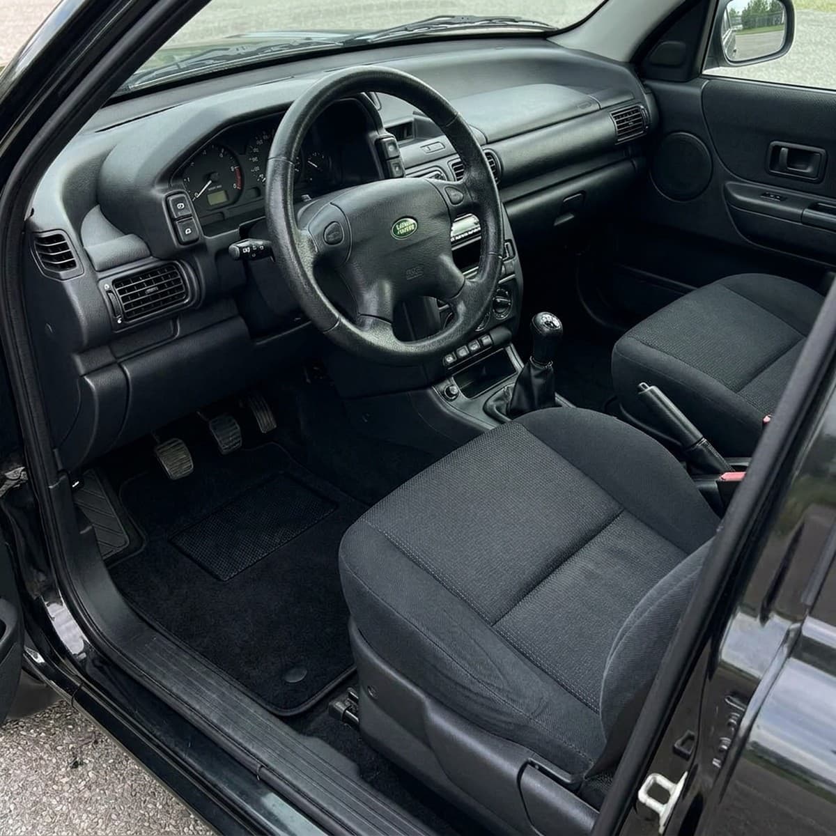 Tappetini in moquette Astro montati su Land Rover Freelander 3/5 porte (1996-2001)