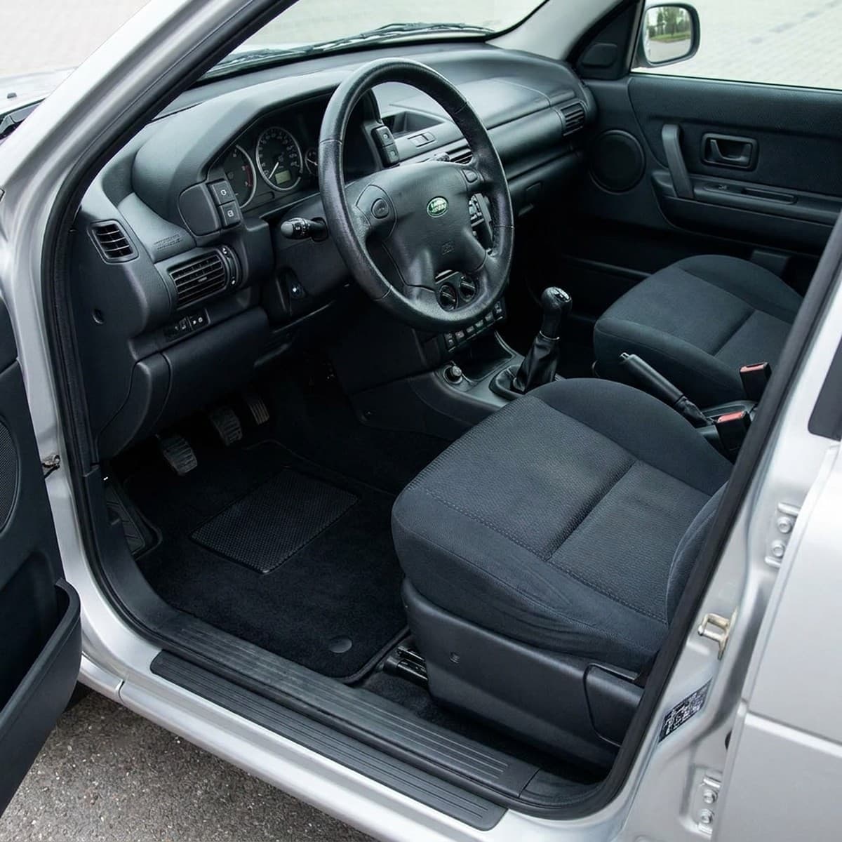 Tappetini in moquette Astro montati su Land Rover Freelander 5 porte (2001-2004)