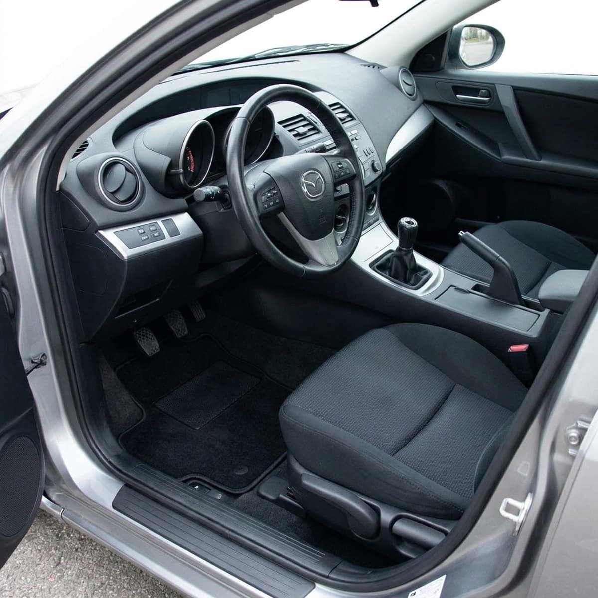 Tappetini in moquette Astro montati su Mazda 3 (2009-2013)