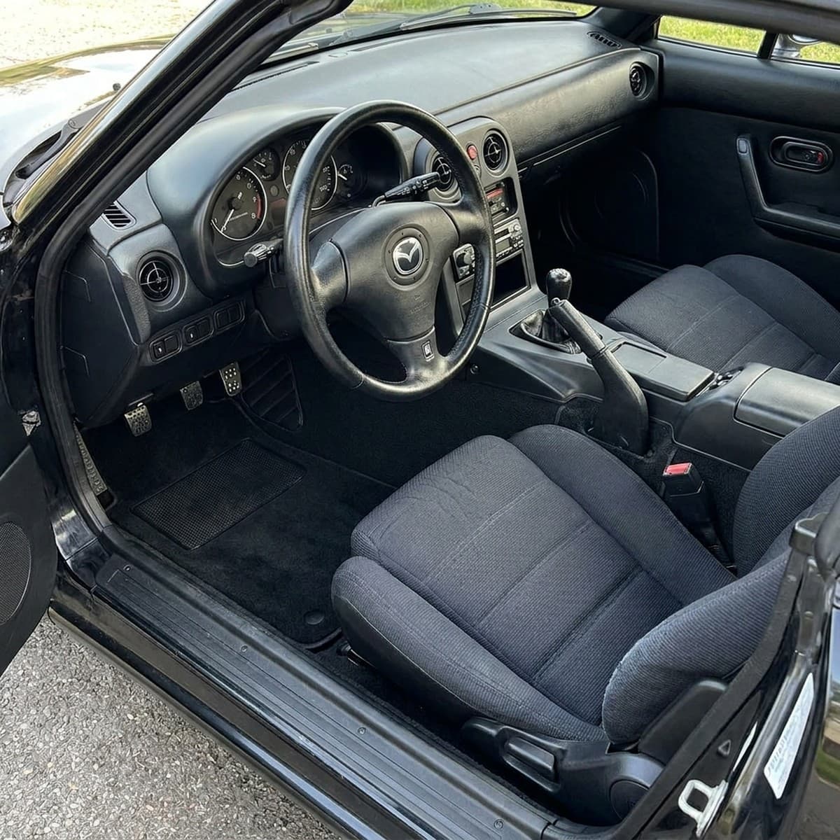 Tappetini in moquette Astro montati su Mazda MX-5 (1991-2004)