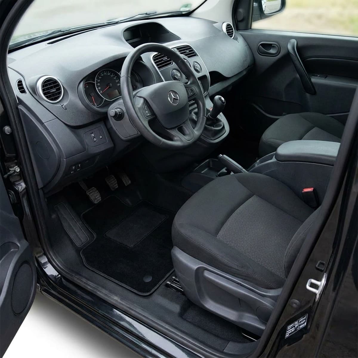 Tappetini in moquette Astro montati su Mercedes-Benz Citan Van (2015-)