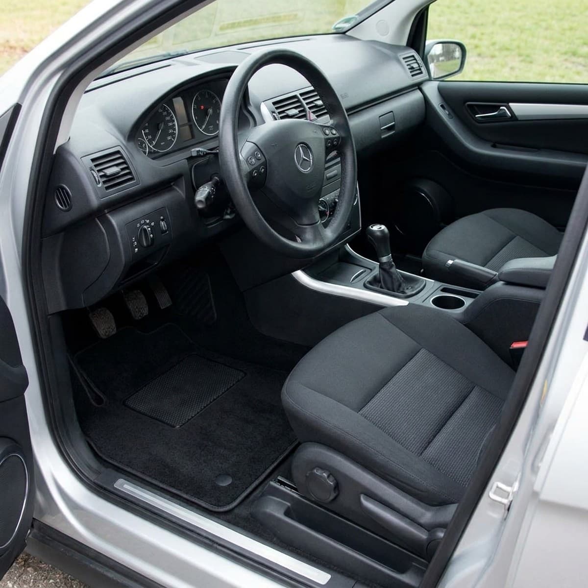 Tappetini in moquette Astro montati su Mercedes-Benz Classe A 3/5 porte (2004-2012)