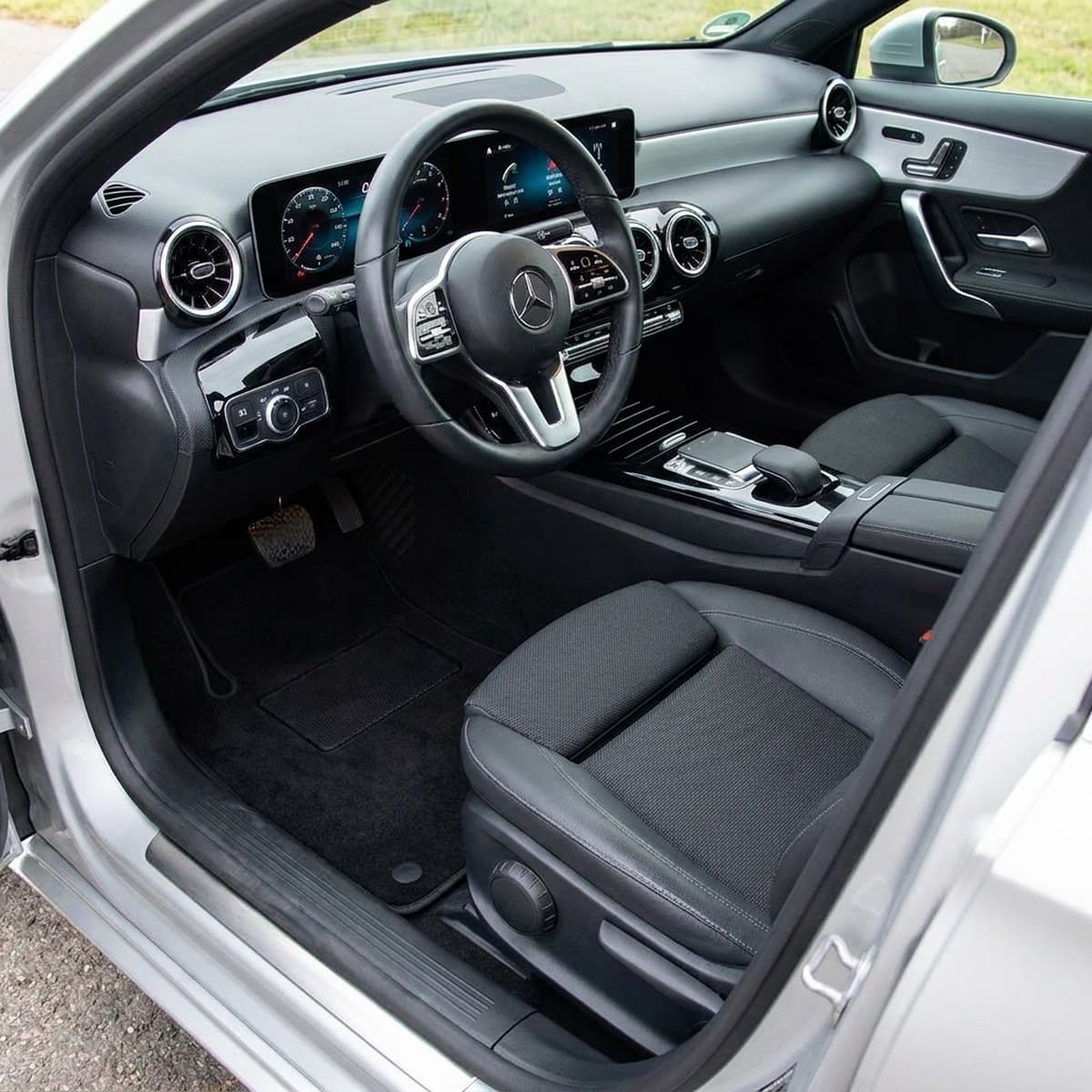 Tappetini in moquette Astro montati su Mercedes-Benz Classe A 4/5 porte (2019-)