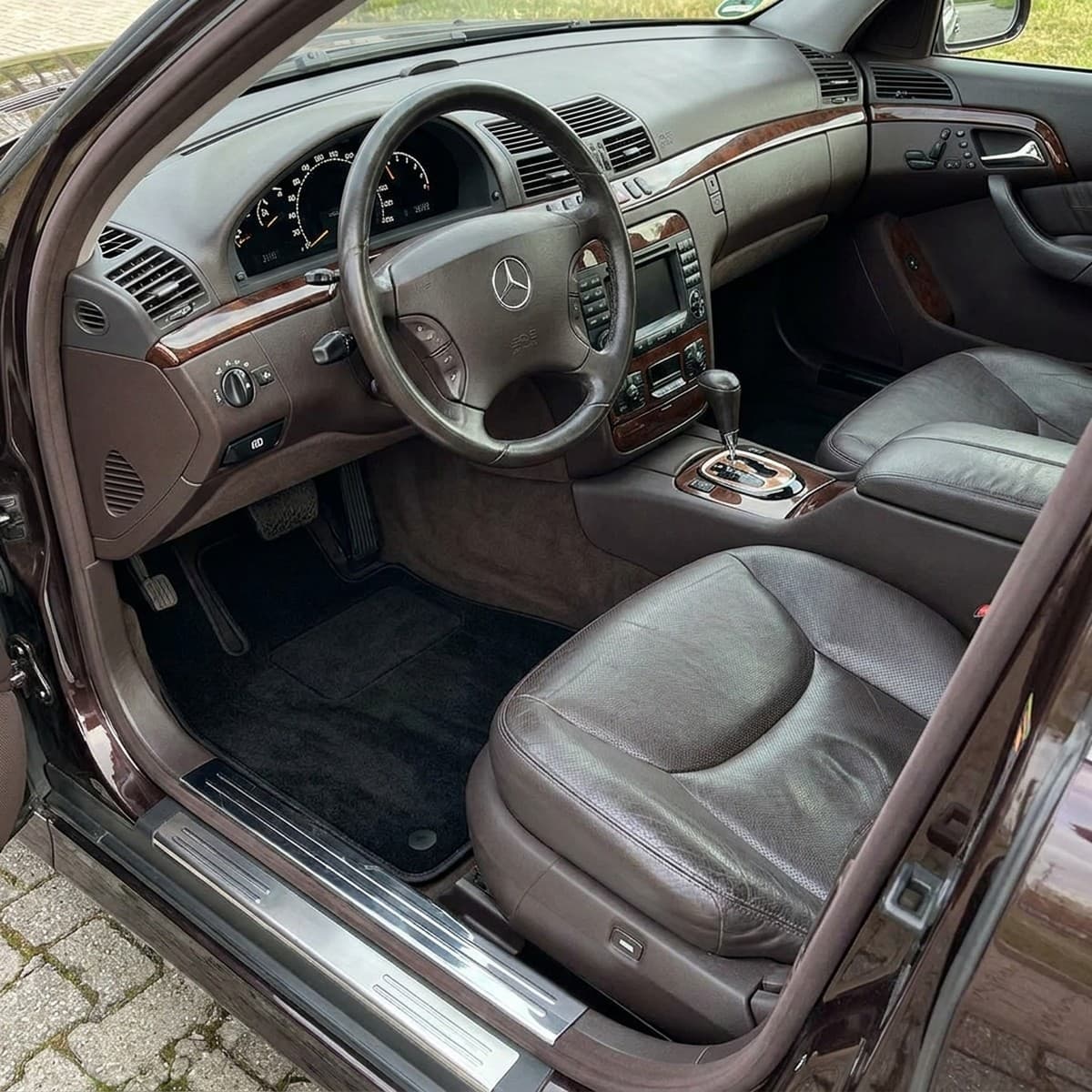 Tappetini in moquette Astro montati su Mercedes-Benz Classe S (1998-2005)